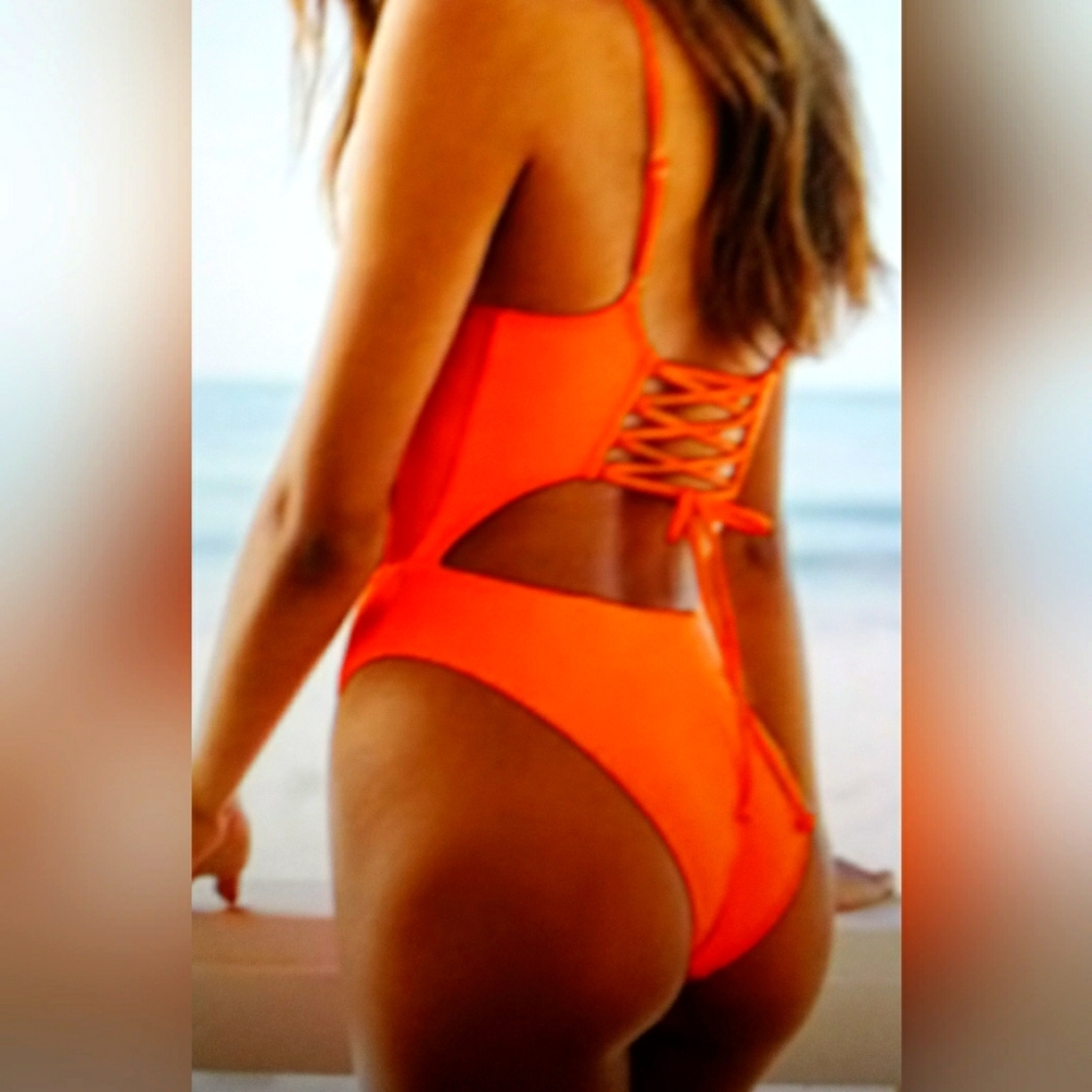 NWOT HIGH LEG CUT OUT ONE PIECE STRAPPY BACK TIE